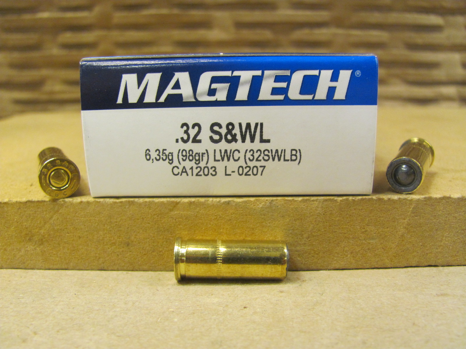 50-round-box-32-sw-long-lwc-lead-bullet-magtech-ammo-32swlb